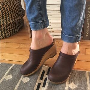 Sven Clogs size 35 (fits my size 6 foot)